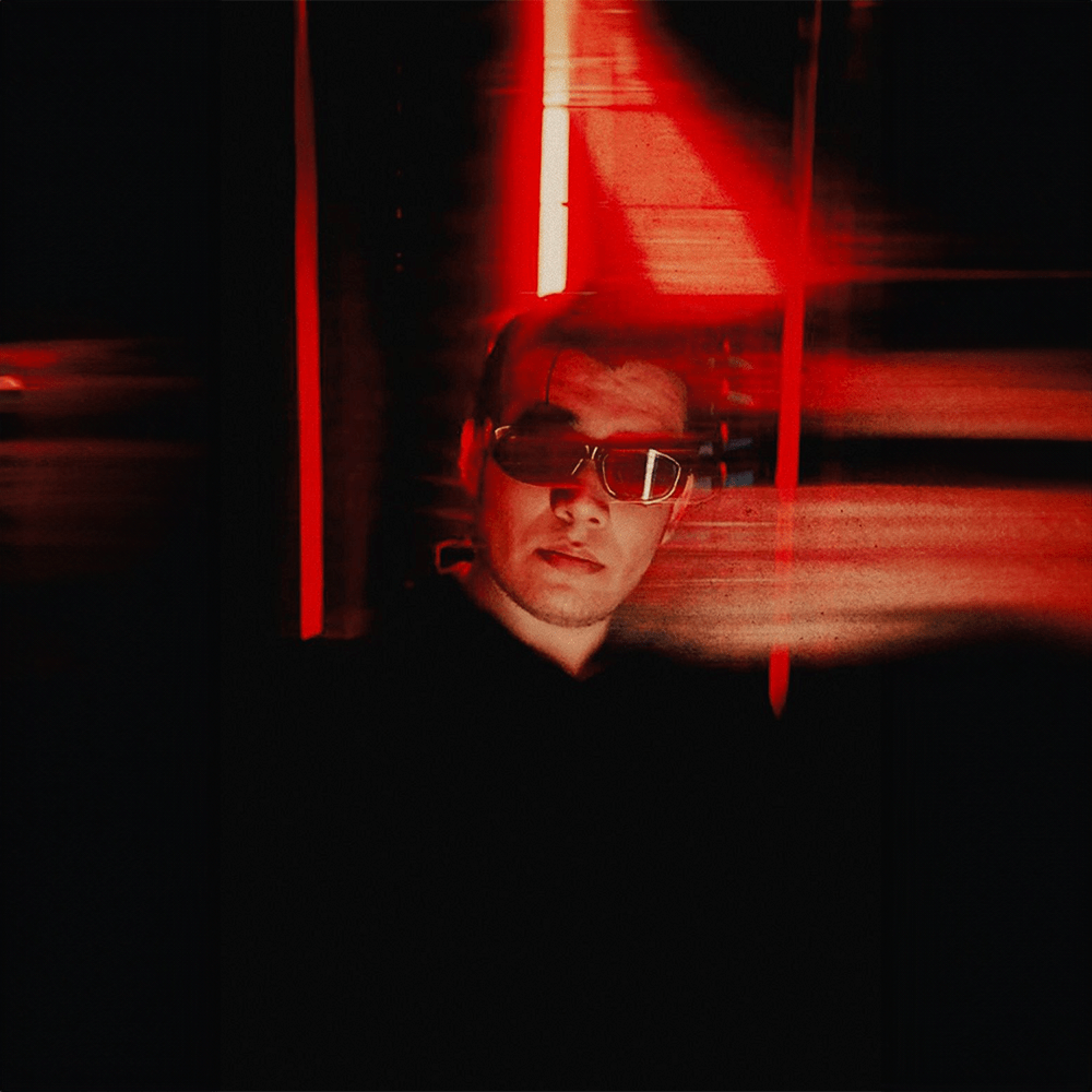 L’essence: Un Nuevo Talento en el EDM y su Último Éxito ‘Speaker’